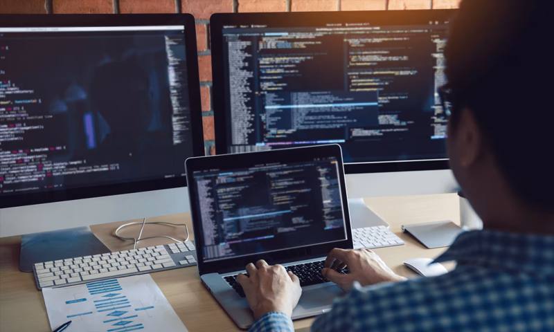 数据科学选型:R与Python如何赋能滨湖区网站建设?